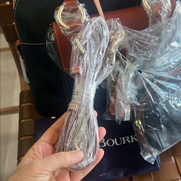 Dooney & Bourke midnight blue Aubrey Satchel. Includes cosmetic pouch NWT - Picture 7 of 9